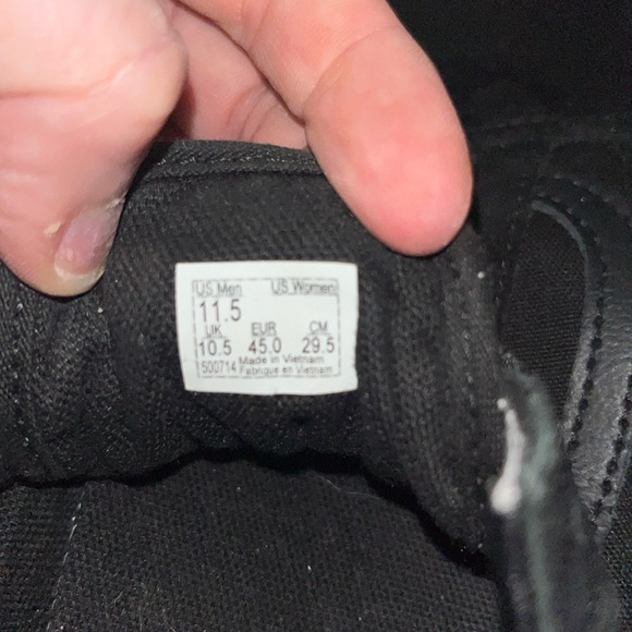 Old Skool Black Vans w/ flames on the sides. Size 11.5 - Picture 7 of 8